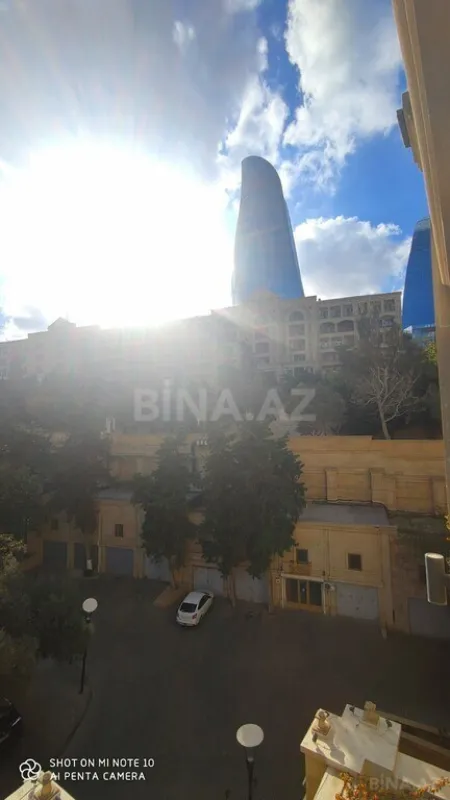 Satılır 3 otaqlı mənzil 125 m²