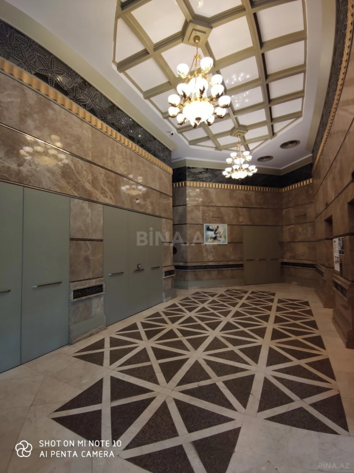 Satılır 15 otaqlı mənzil 875 m²
