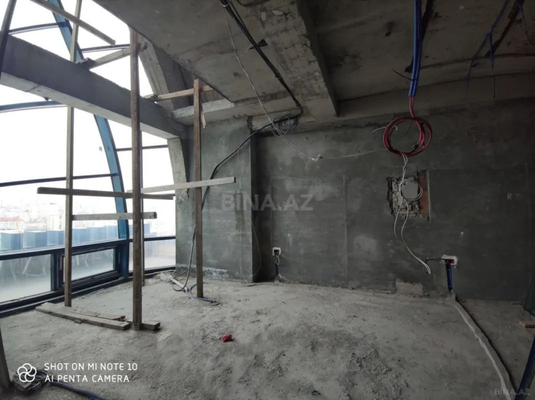 Satılır 15 otaqlı mənzil 875 m²