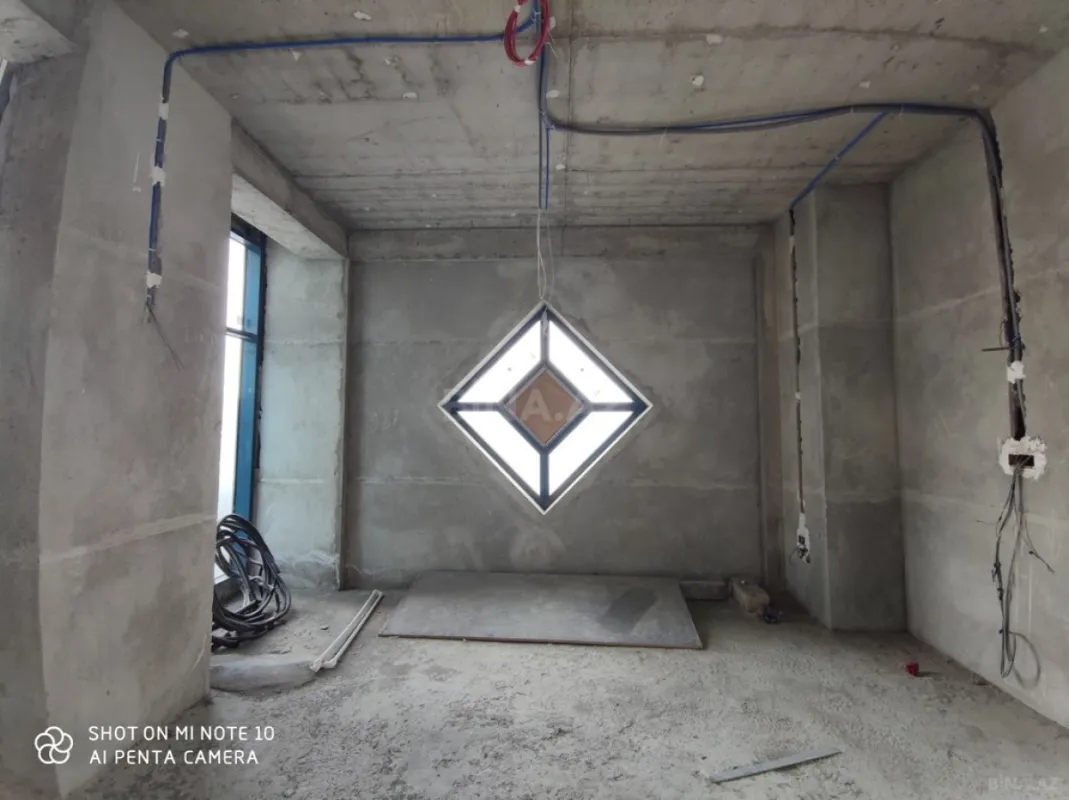 Satılır 15 otaqlı mənzil 875 m²