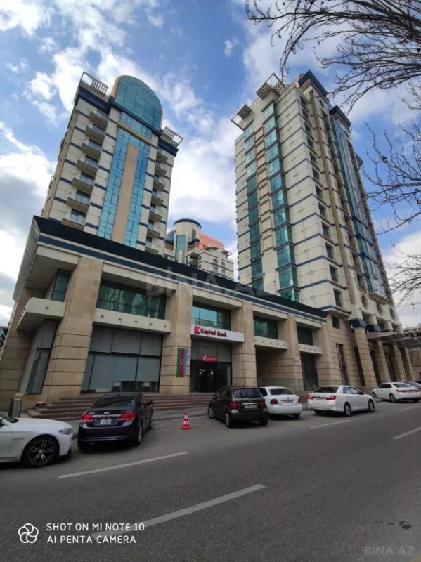 Satılır 15 otaqlı mənzil 875 m²