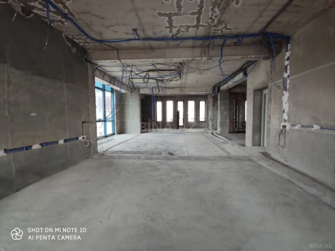 Satılır 15 otaqlı mənzil 875 m²