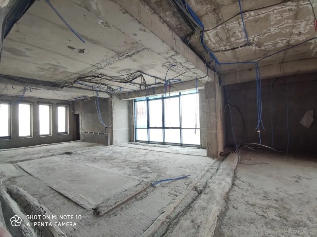 Satılır 15 otaqlı mənzil 875 m²