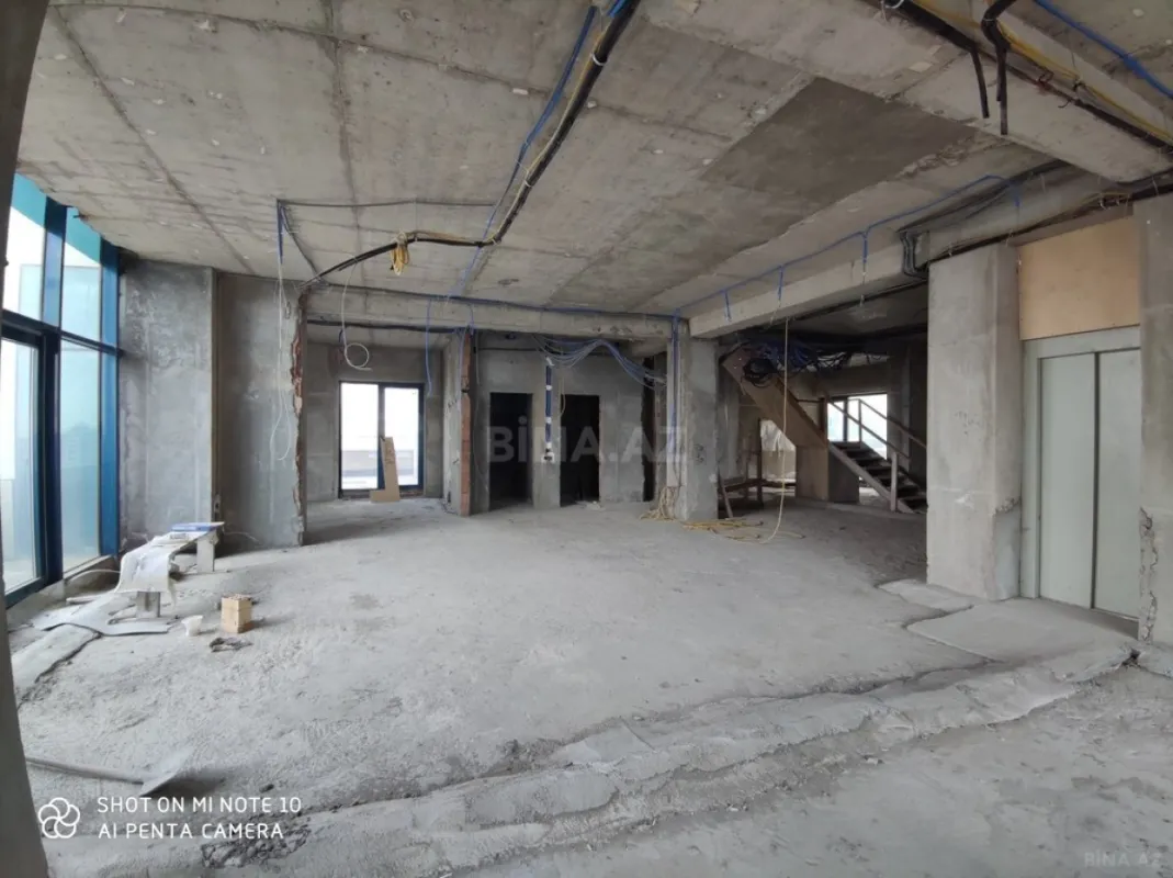 Satılır 15 otaqlı mənzil 875 m²