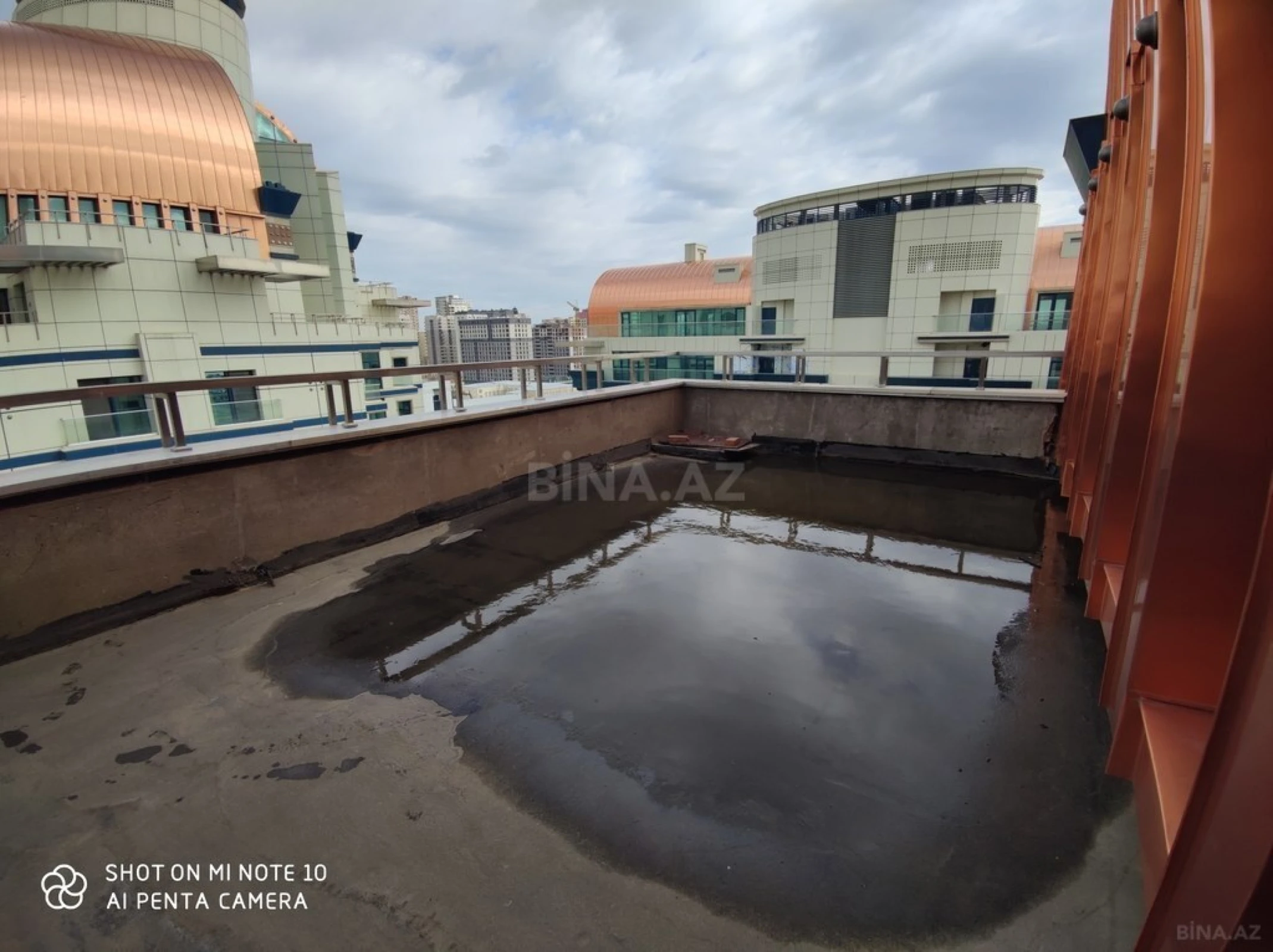 Satılır 15 otaqlı mənzil 875 m²