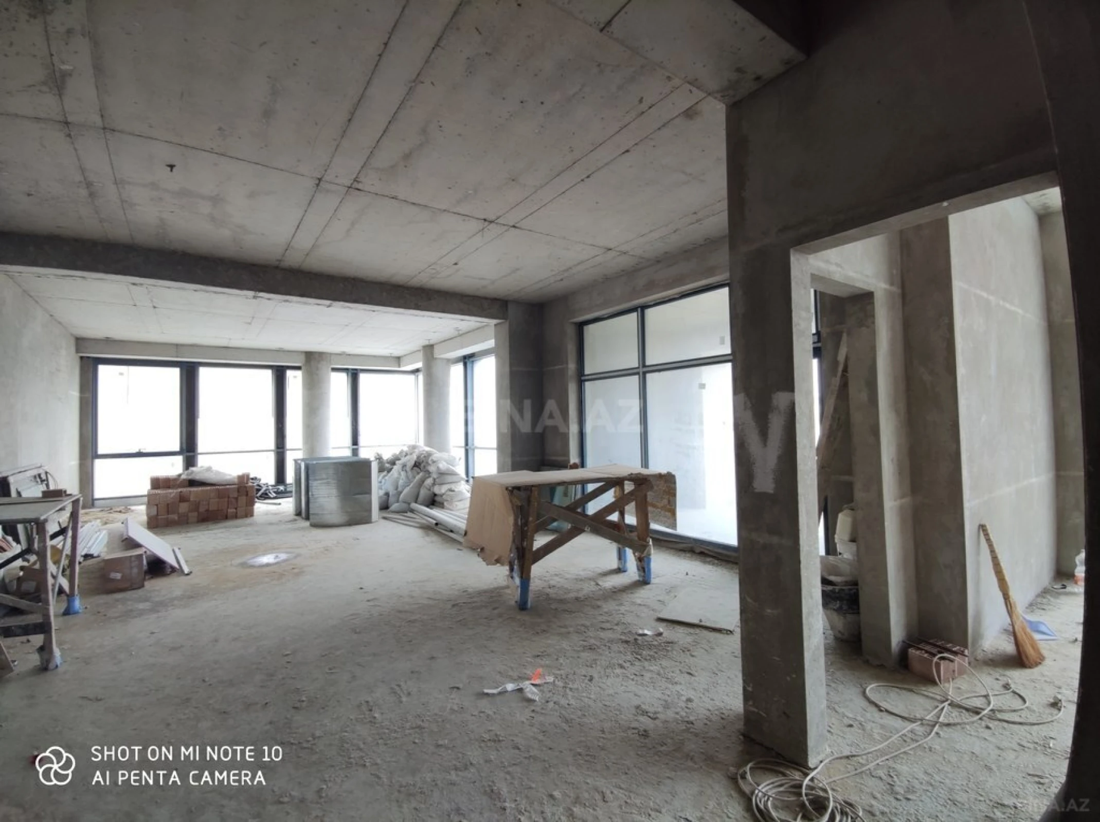 Satılır 15 otaqlı mənzil 875 m²