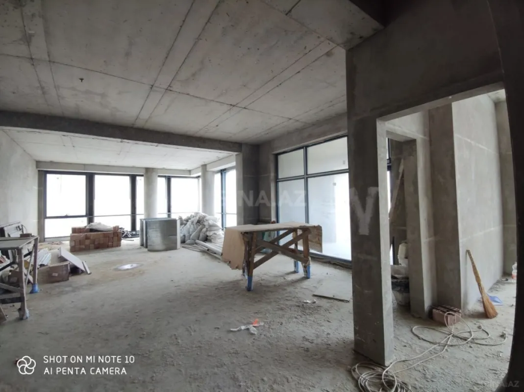 Satılır 15 otaqlı mənzil 875 m²