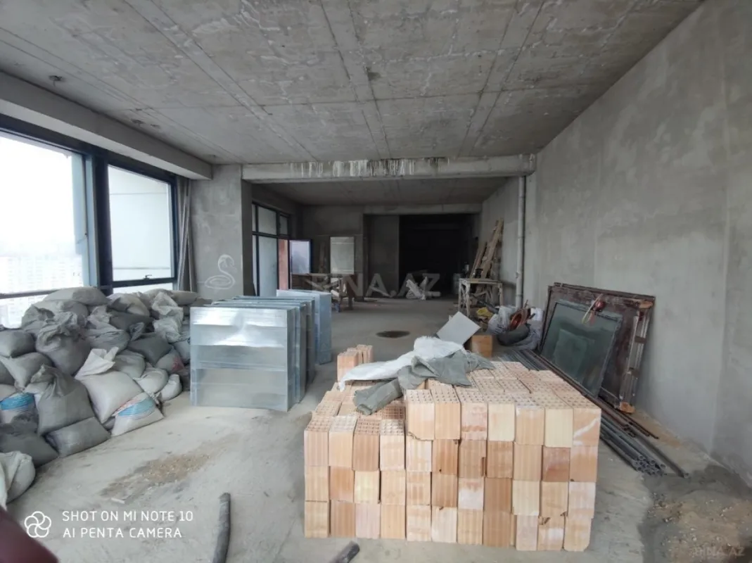 Satılır 15 otaqlı mənzil 875 m²