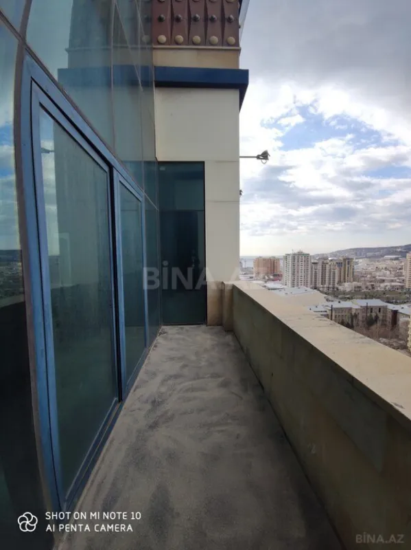 Satılır 15 otaqlı mənzil 875 m²