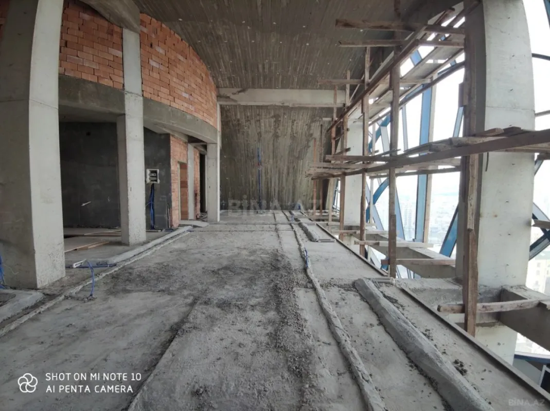 Satılır 15 otaqlı mənzil 875 m²