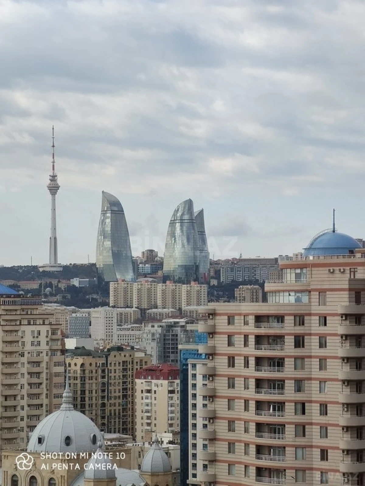 Satılır 15 otaqlı mənzil 875 m²