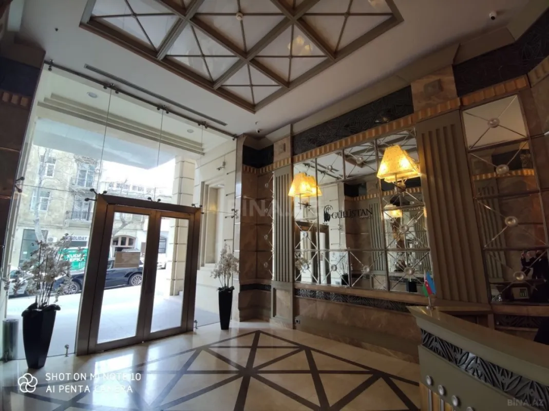 Satılır 15 otaqlı mənzil 875 m²