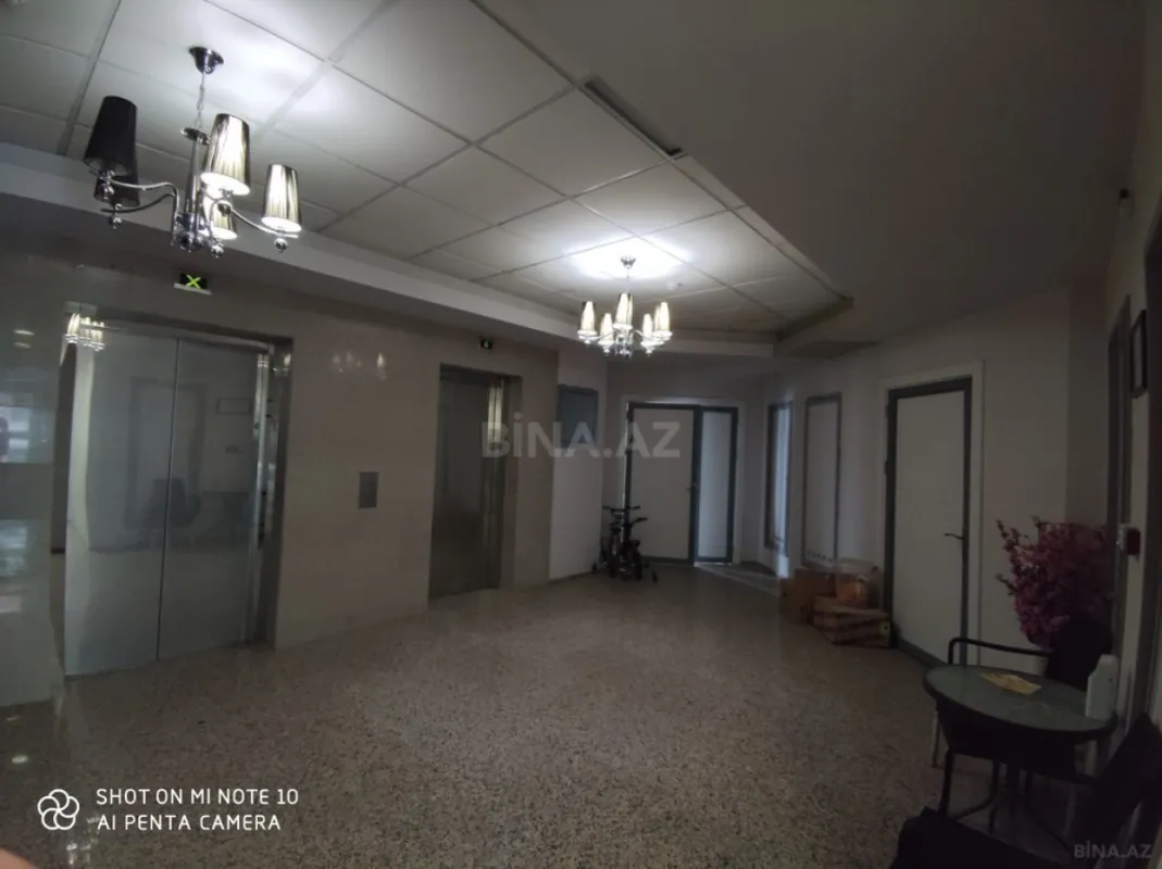 Satılır 15 otaqlı mənzil 875 m²