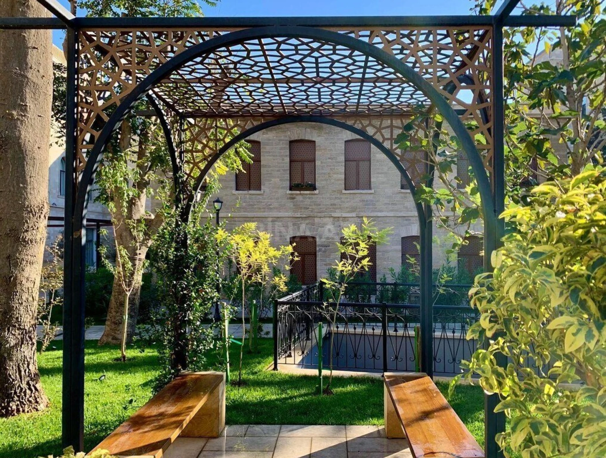 Satılır obyekt 280 m²