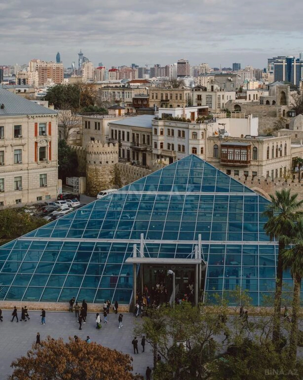 Satılır obyekt 280 m²