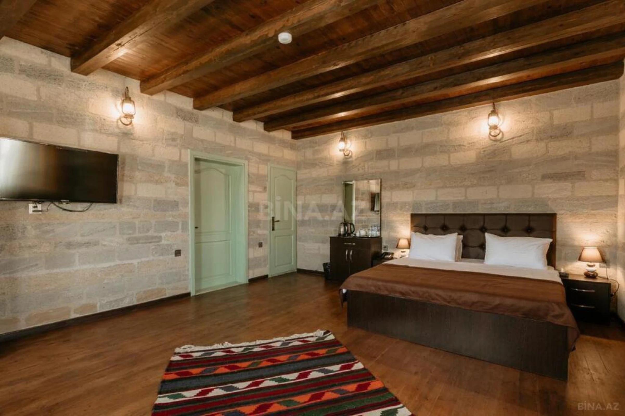 Satılır obyekt 280 m²