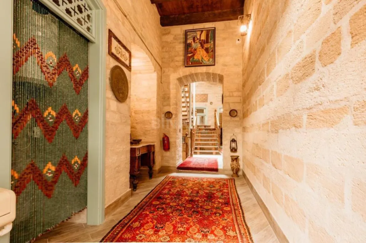 Satılır obyekt 280 m²