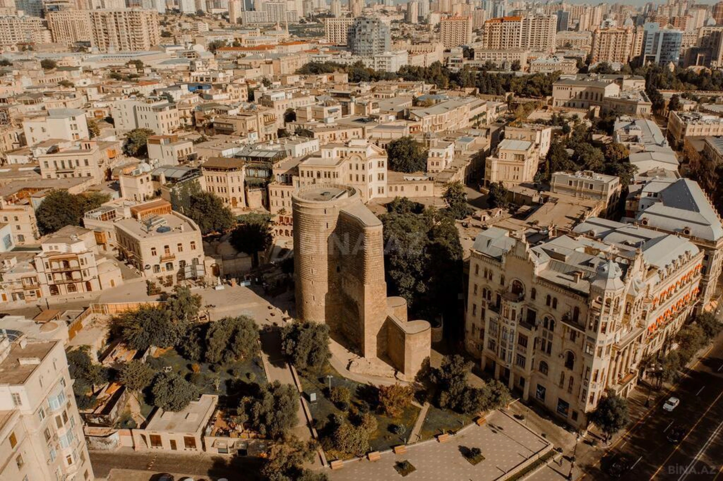 Satılır obyekt 280 m²