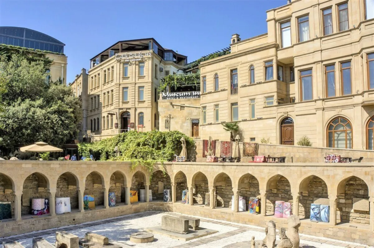 Satılır obyekt 280 m²