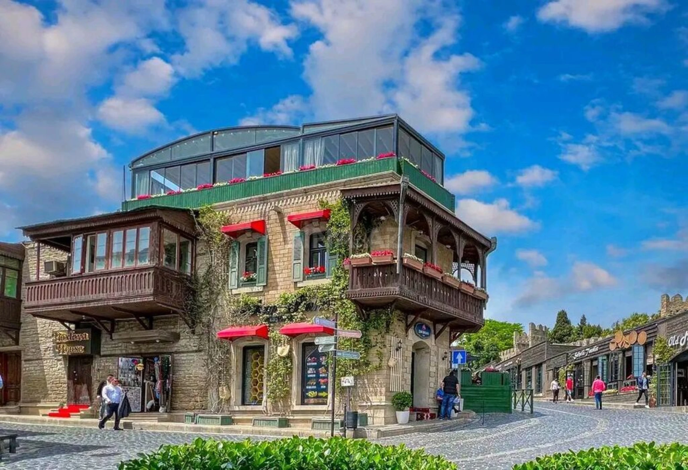 Satılır obyekt 280 m²