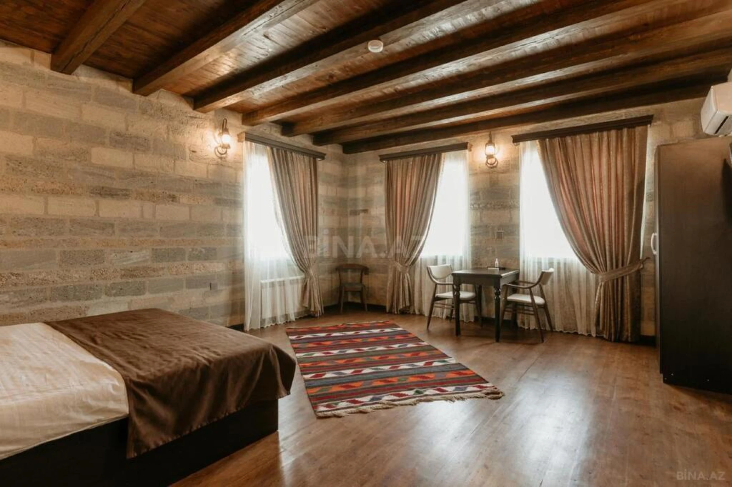 Satılır obyekt 280 m²