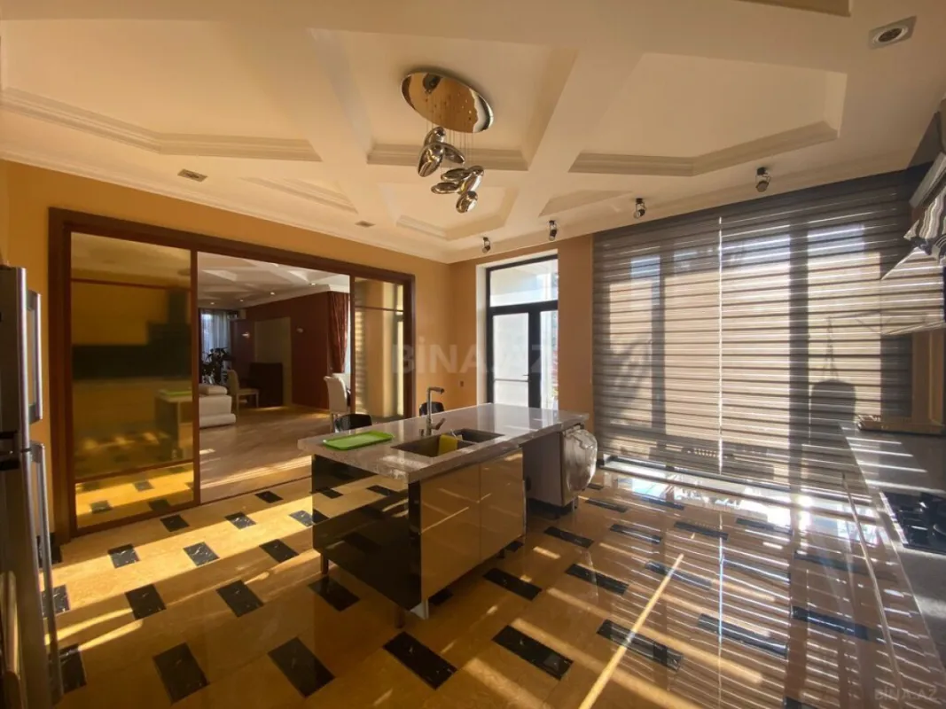 Kirayə verilir 6 otaqlı həyət evi 400 m²