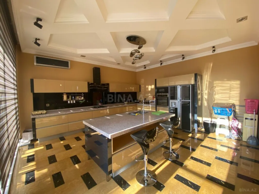 Kirayə verilir 6 otaqlı həyət evi 400 m²