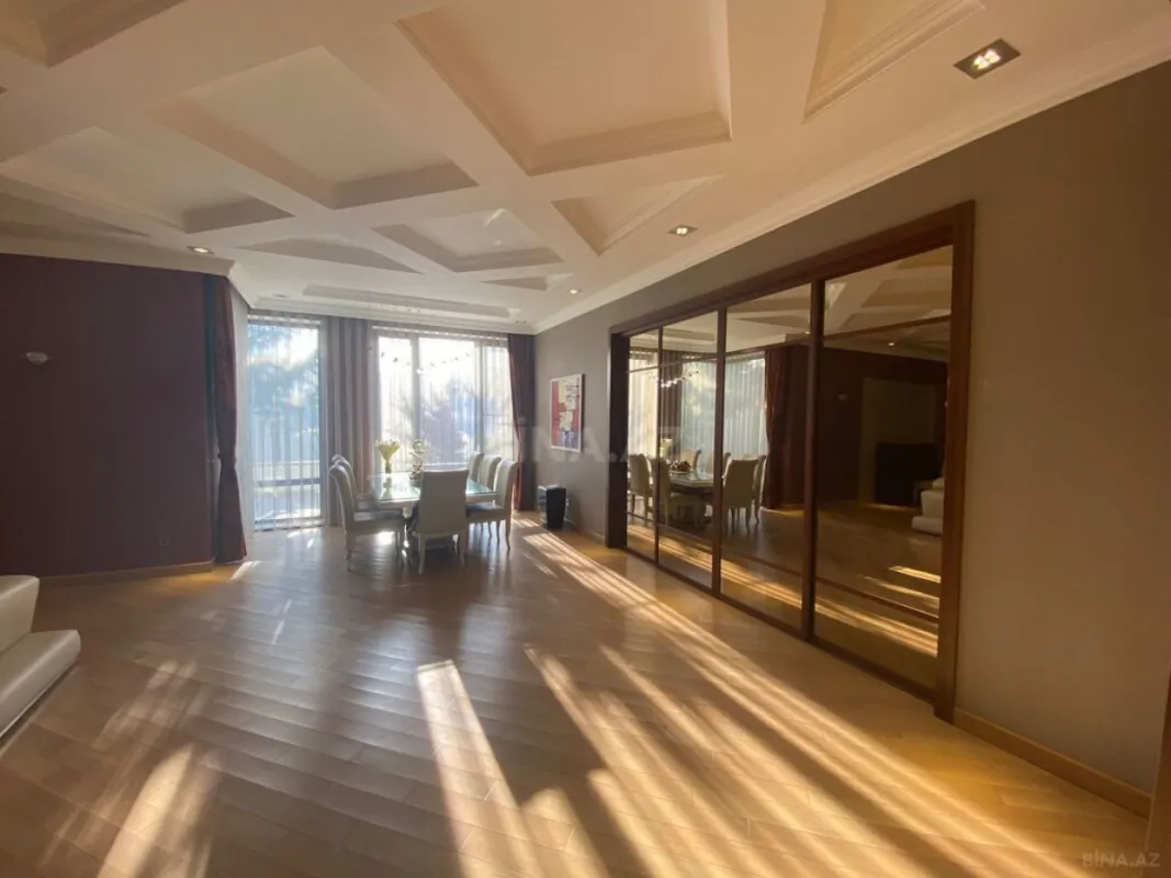 Kirayə verilir 6 otaqlı həyət evi 400 m²