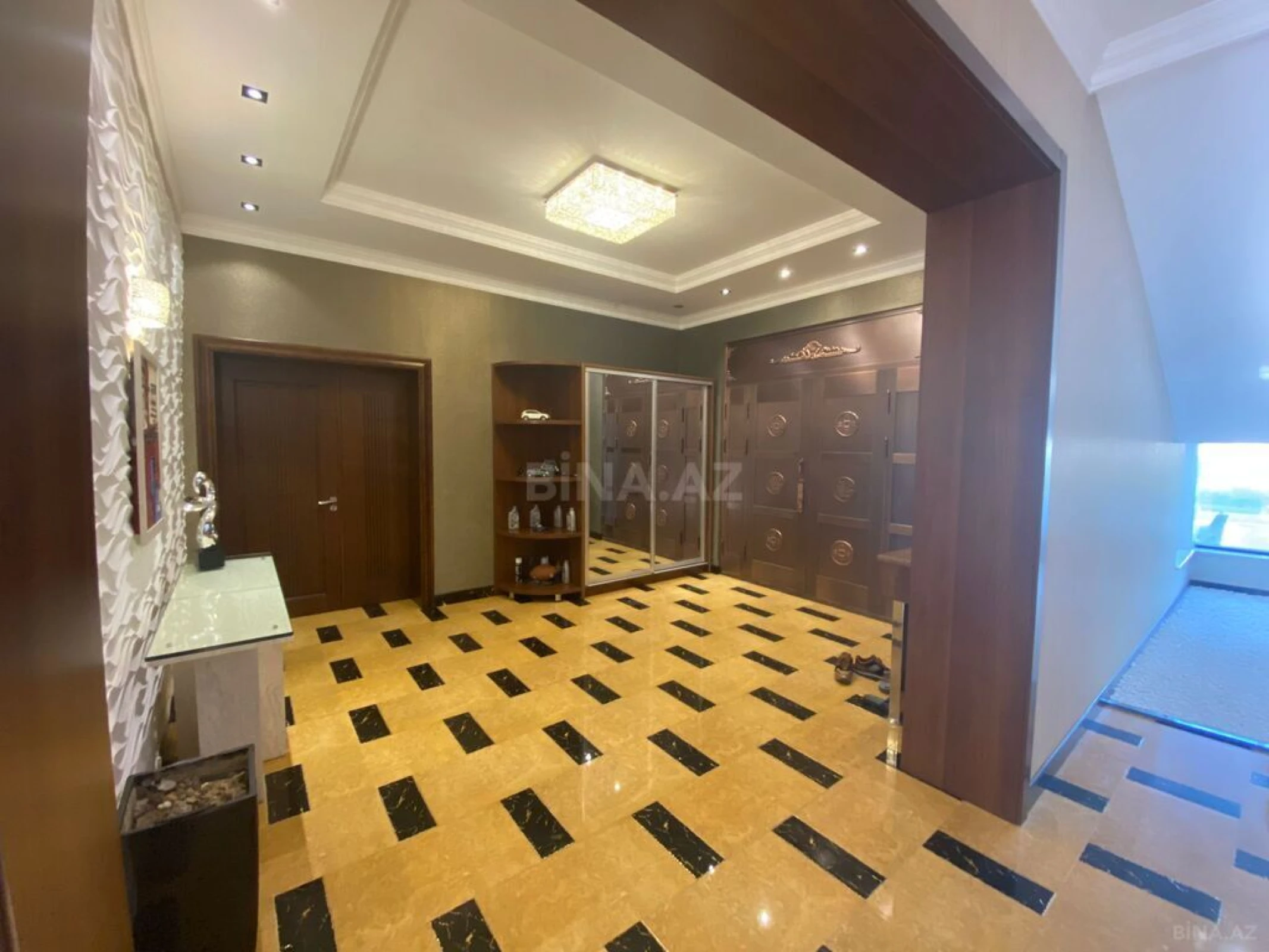 Kirayə verilir 6 otaqlı həyət evi 400 m²