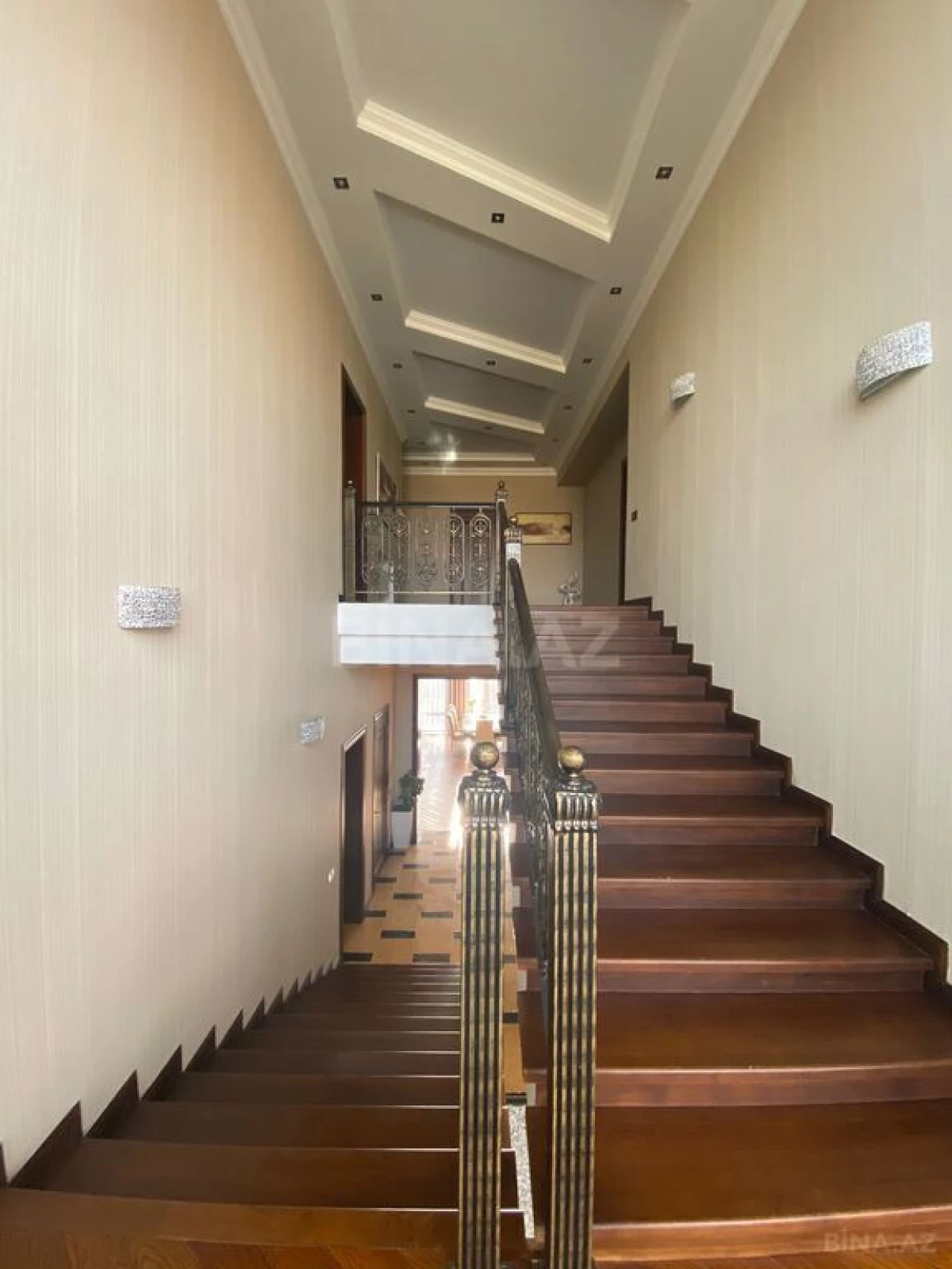 Kirayə verilir 6 otaqlı həyət evi 400 m²