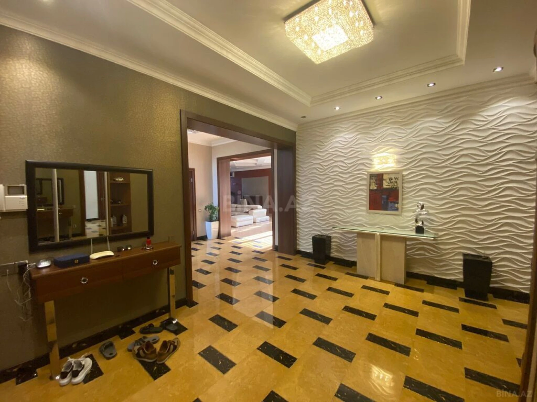 Kirayə verilir 6 otaqlı həyət evi 400 m²