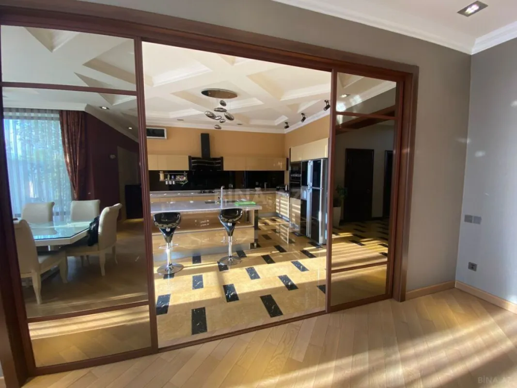 Kirayə verilir 6 otaqlı həyət evi 400 m²