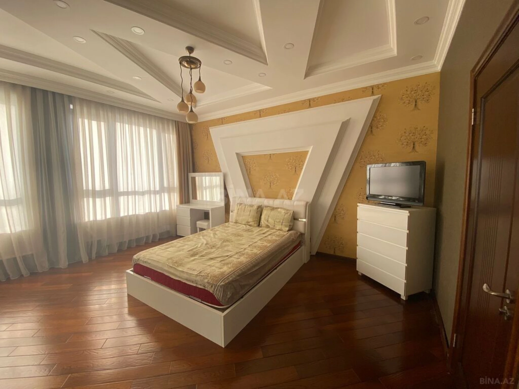 Kirayə verilir 6 otaqlı həyət evi 400 m²