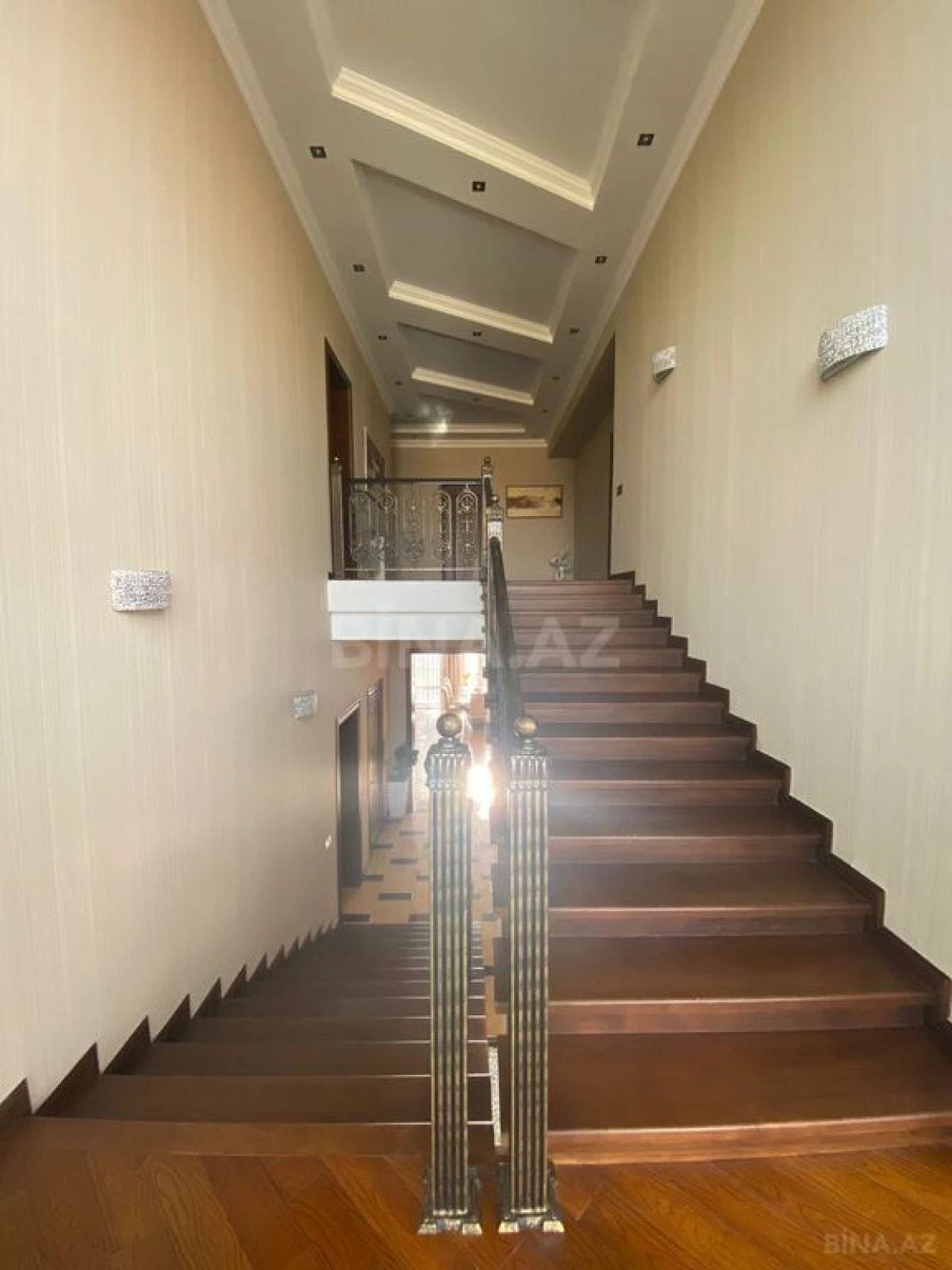 Kirayə verilir 6 otaqlı həyət evi 400 m²