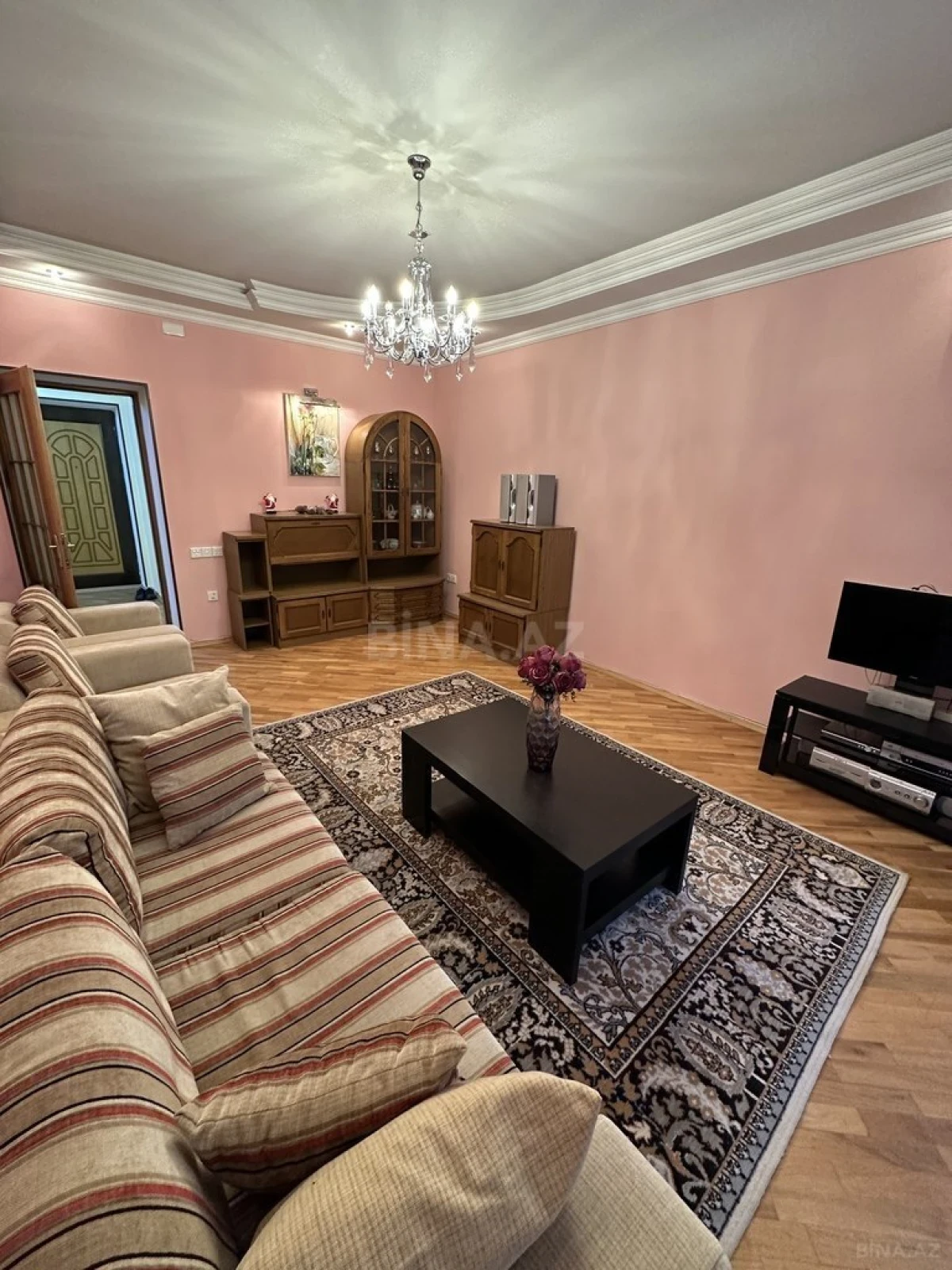 Kirayə verilir 2 otaqlı mənzil 80 m²