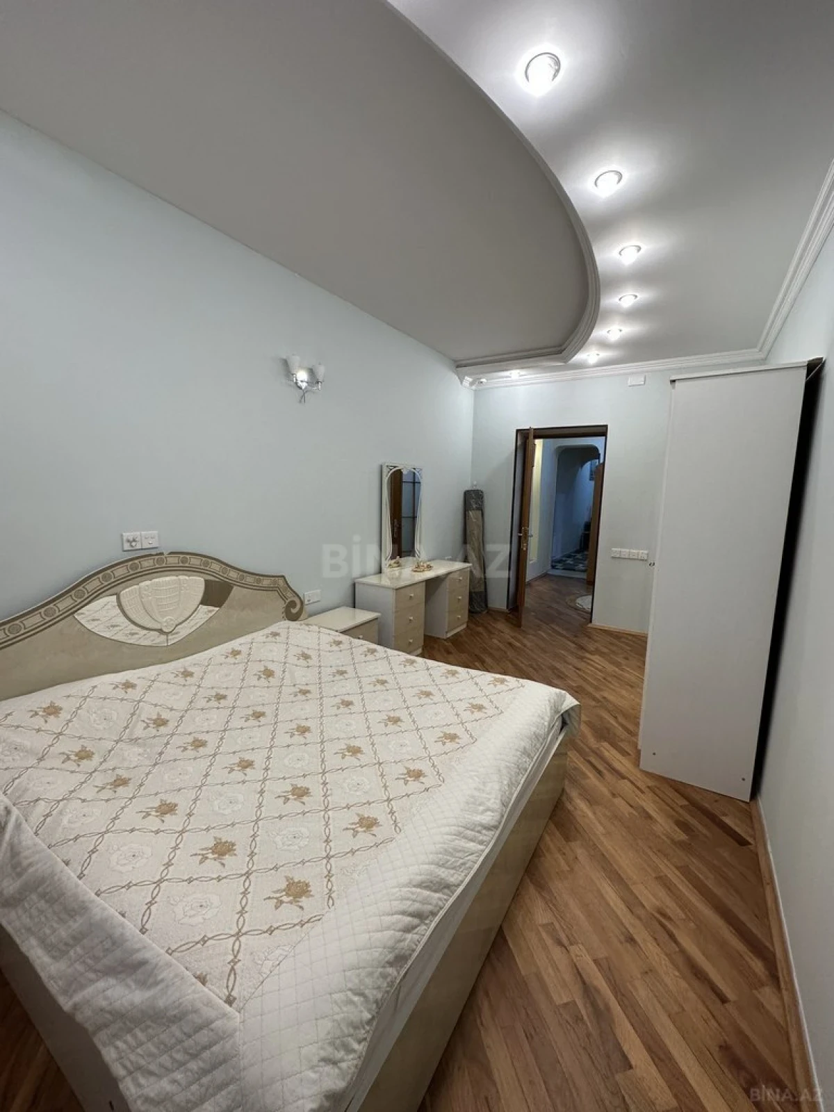 Kirayə verilir 2 otaqlı mənzil 80 m²