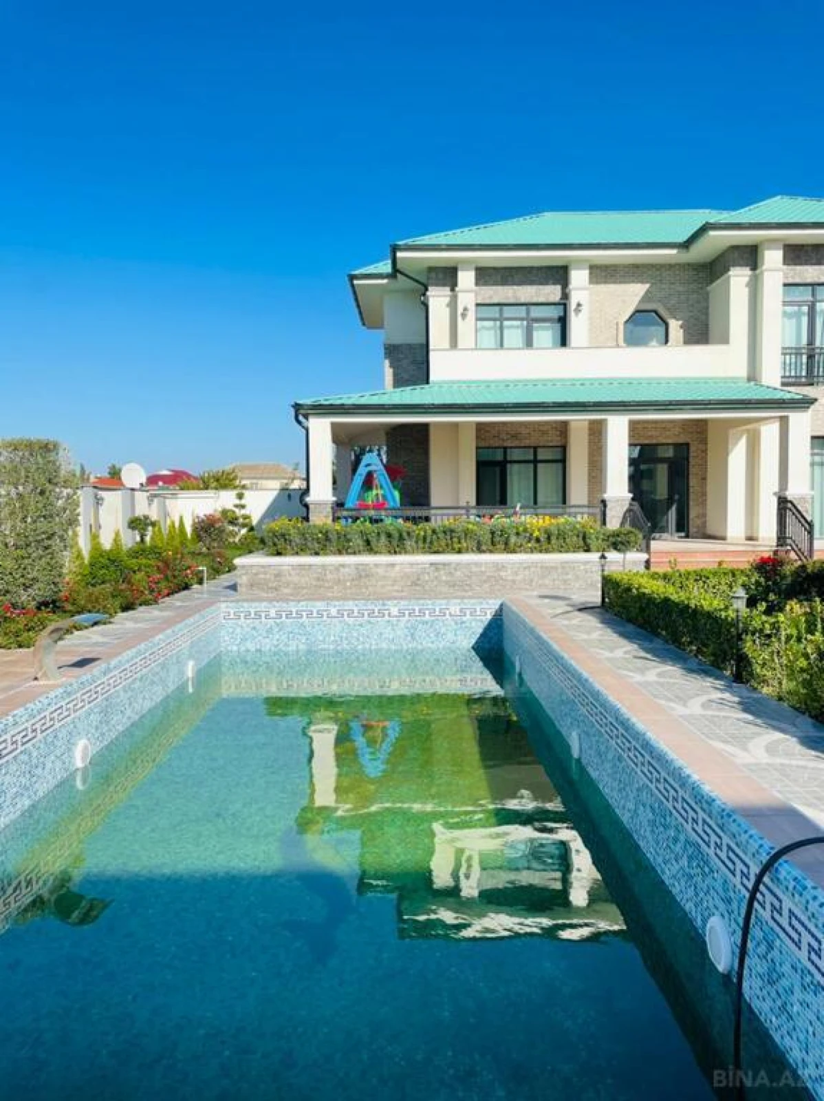 Kirayə verilir 6 otaqlı həyət evi 350 m²