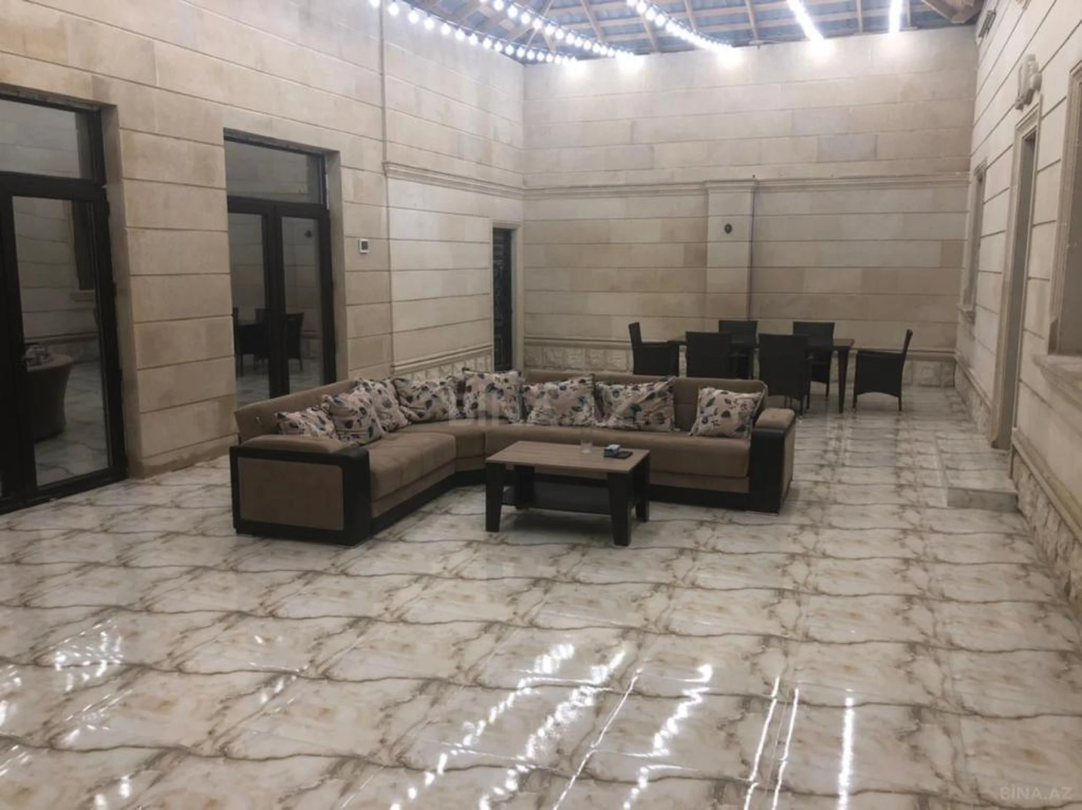 Kirayə verilir 5 otaqlı həyət evi 400 m²