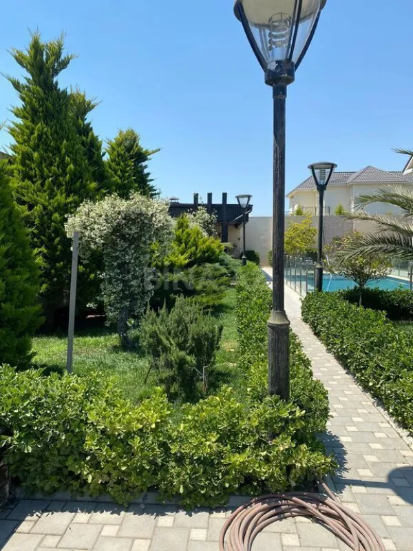 Kirayə verilir 5 otaqlı həyət evi 300 m²