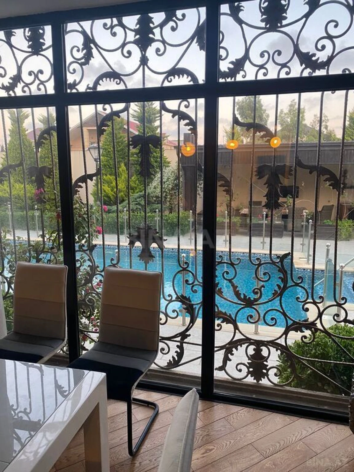 Kirayə verilir 5 otaqlı həyət evi 300 m²