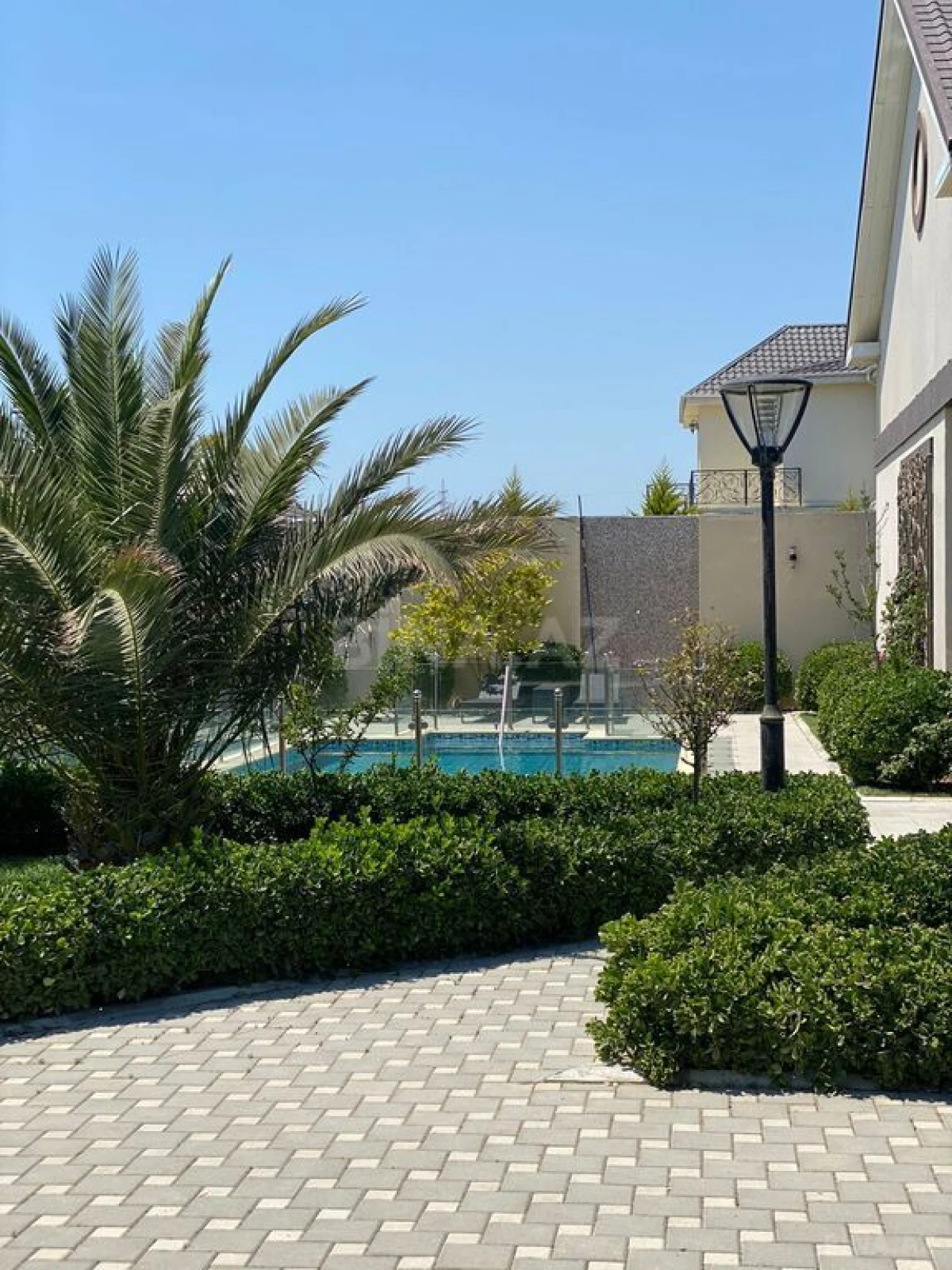 Kirayə verilir 5 otaqlı həyət evi 300 m²