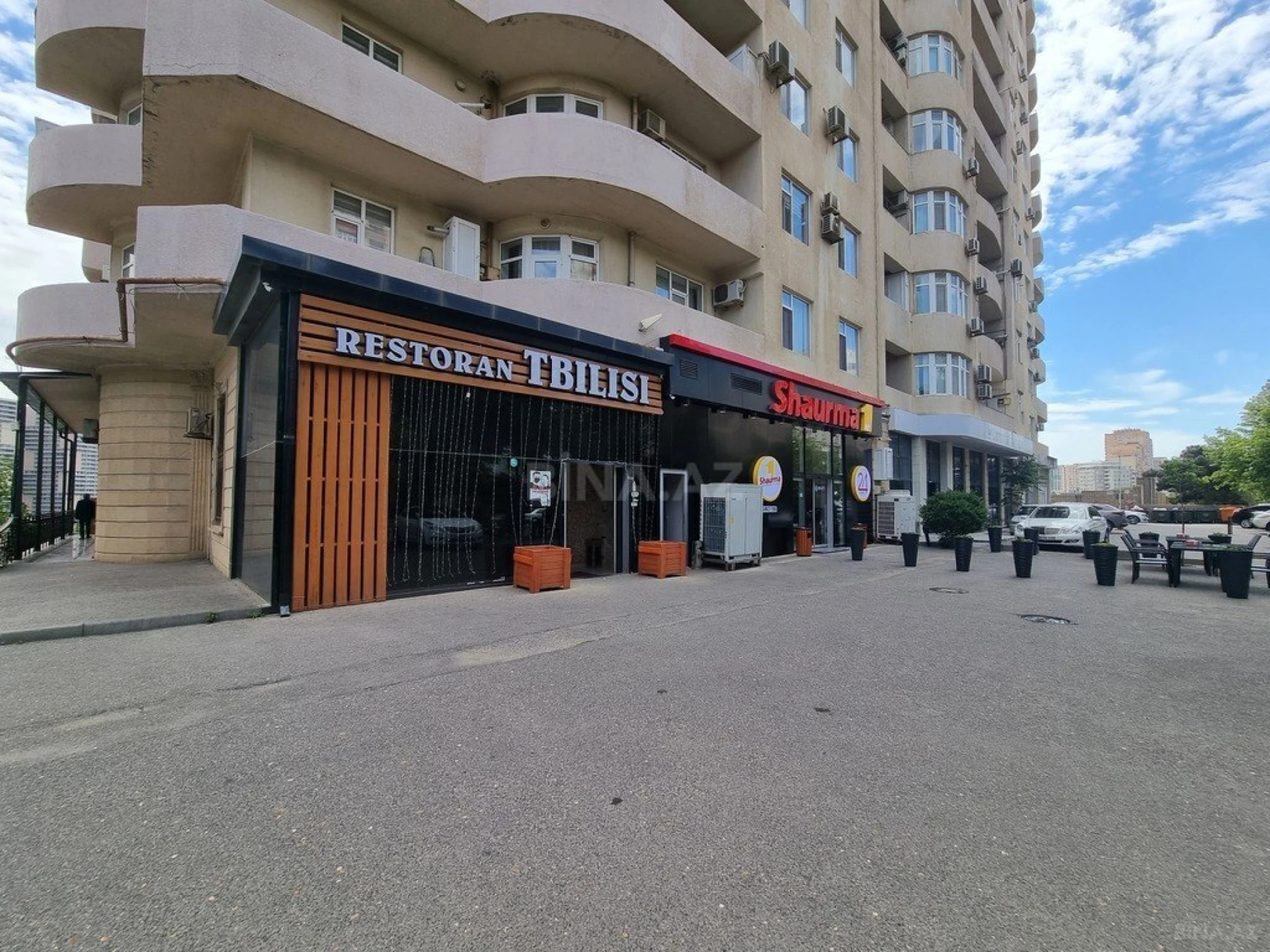 Satılır obyekt 400 m²