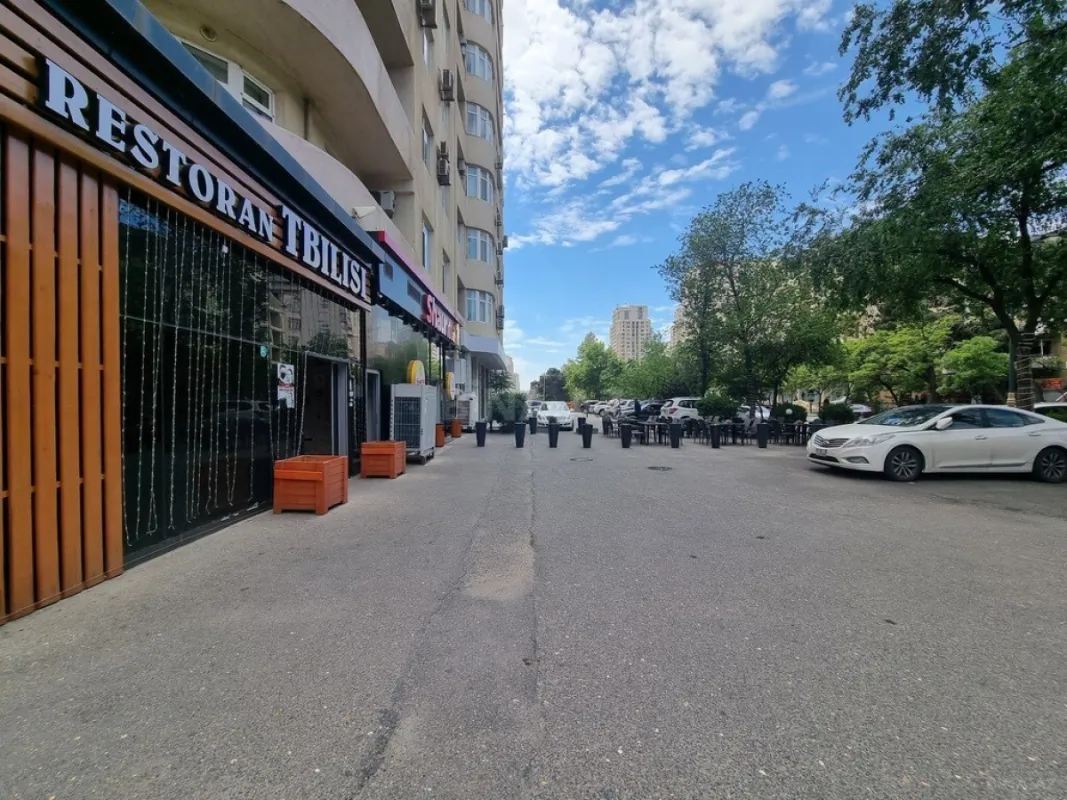 Satılır obyekt 400 m²