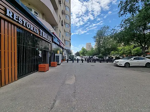 Satılır obyekt 400 m² — Bakı, İnşaatçılar 400.00 m²