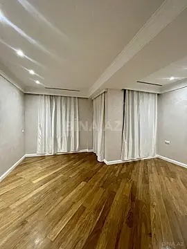 Satılır 5 otaqlı mənzil 270 m²