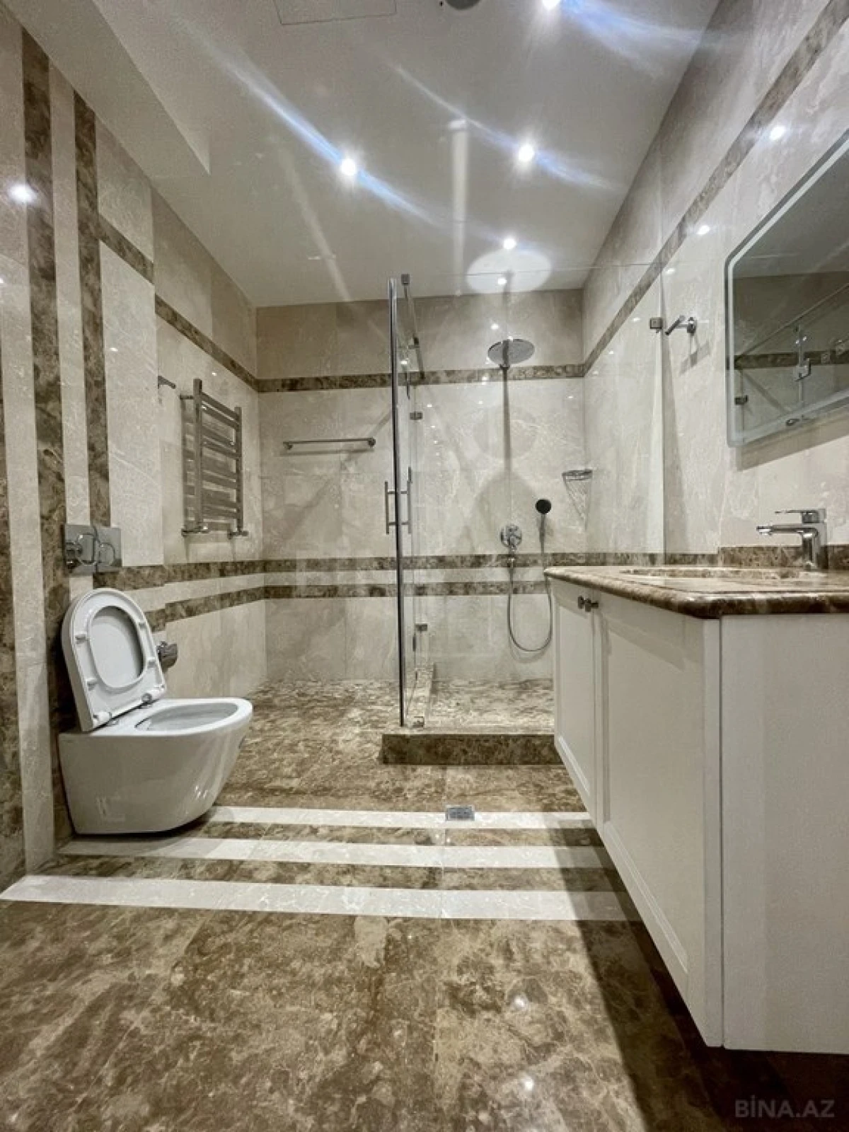 Satılır 5 otaqlı mənzil 270 m²