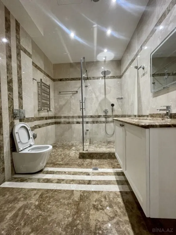 Satılır 5 otaqlı mənzil 270 m²