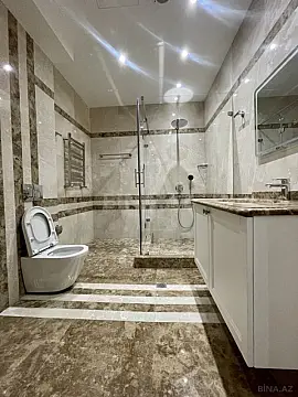 Satılır 5 otaqlı mənzil 270 m²