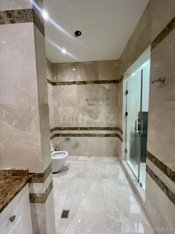 Satılır 5 otaqlı mənzil 270 m²