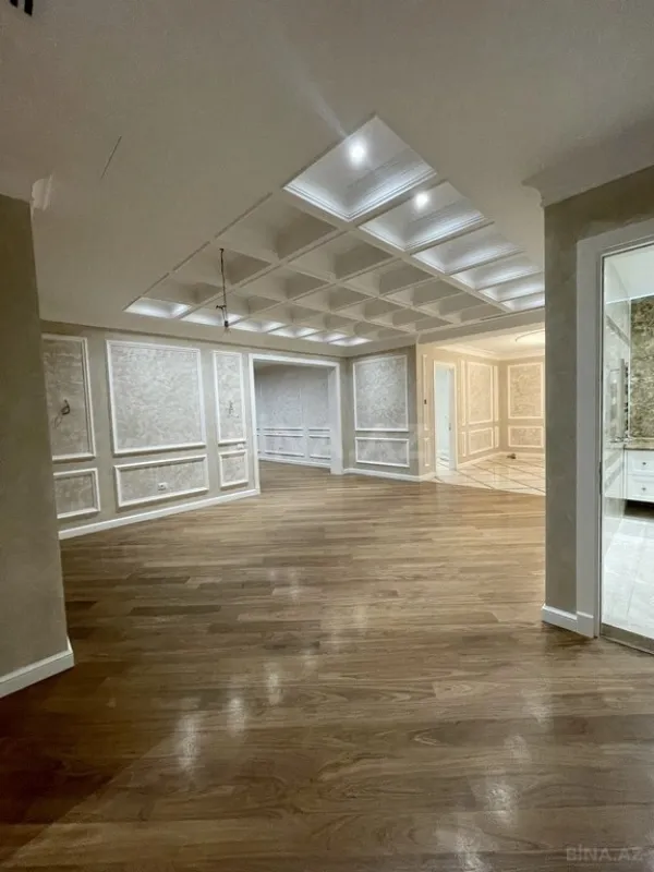 Satılır 5 otaqlı mənzil 270 m²